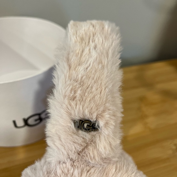 UGG Cozy Blush Earmuffs - Picture 4 of 6